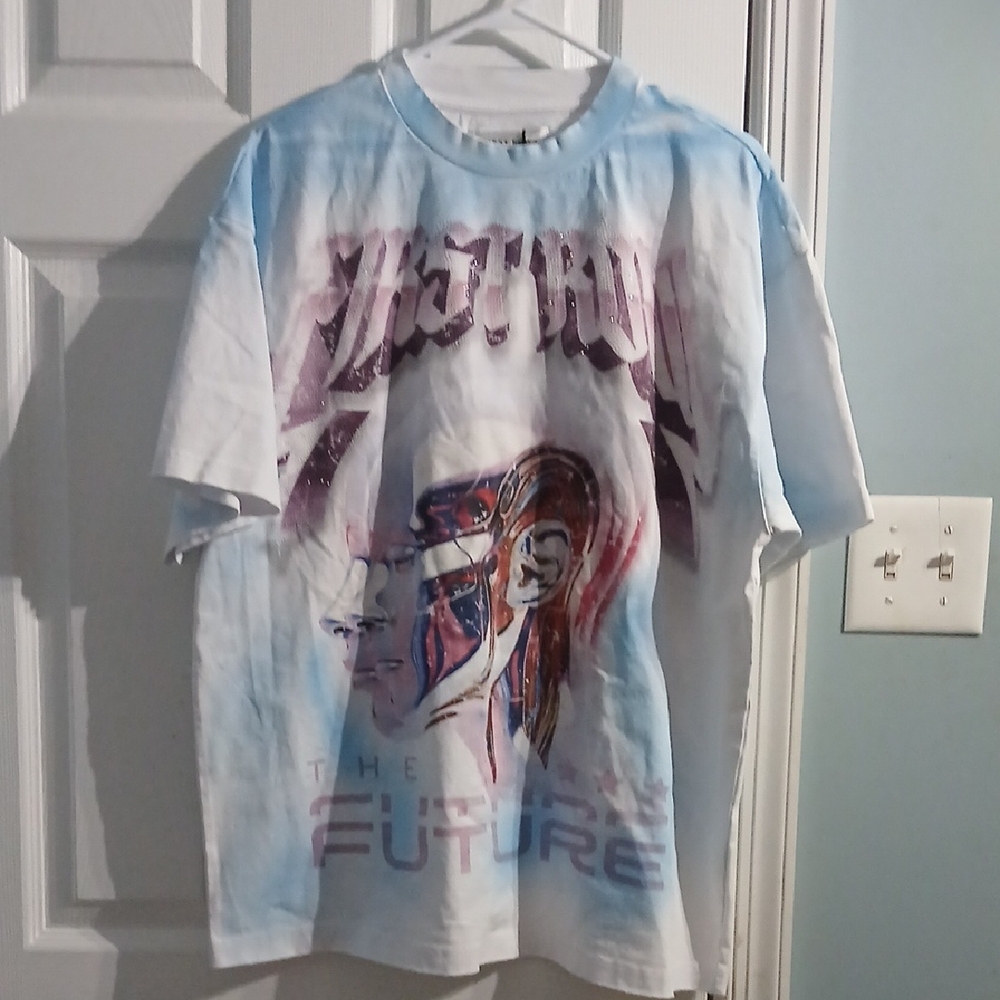 NWT, Retro Graphic Tee With Stone Detailing In Blue, White & Red, Size L Unisex